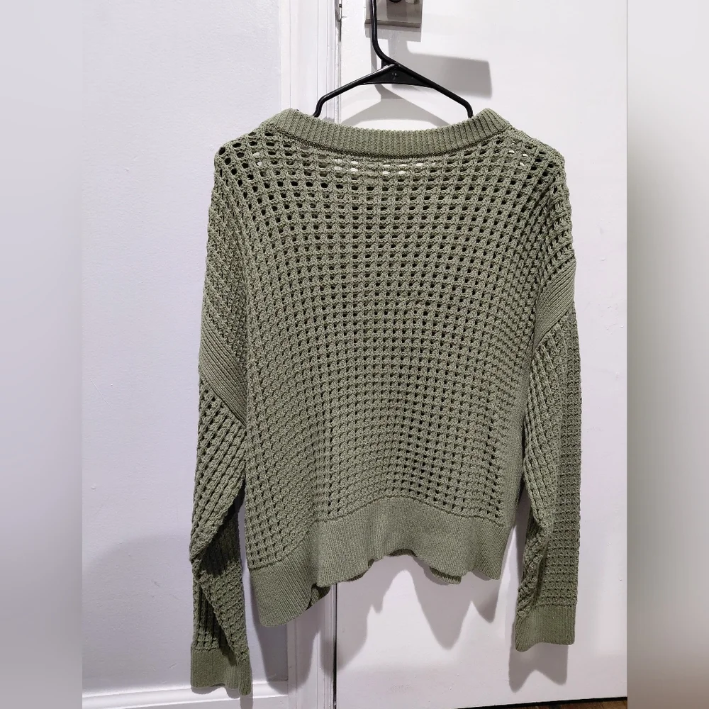 Old Navy Crew Neck - Picture 3 of 4